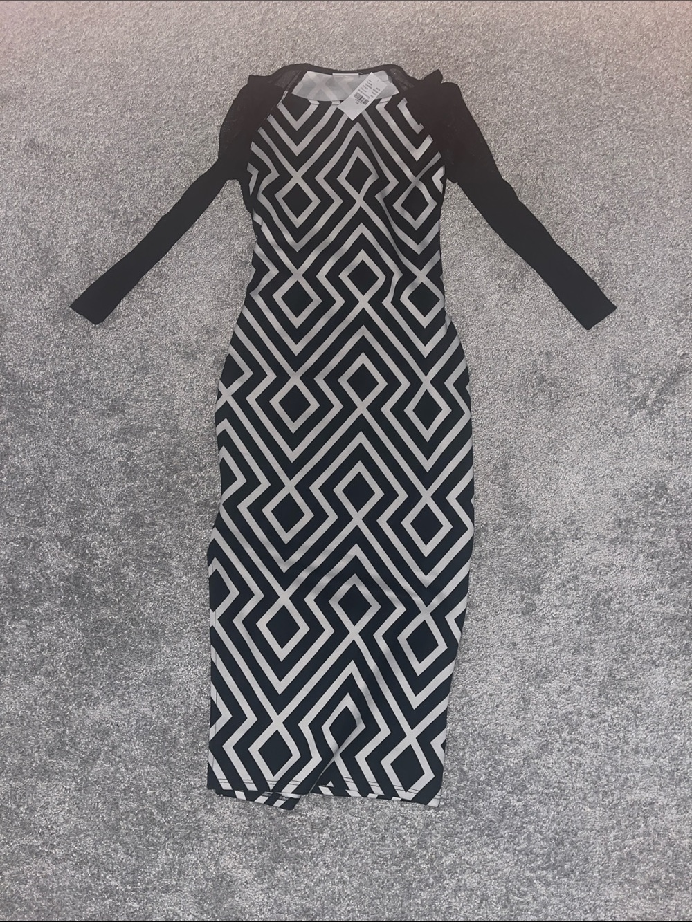 La Hearts Black and White Geometric Long Sleeve Midi Dress